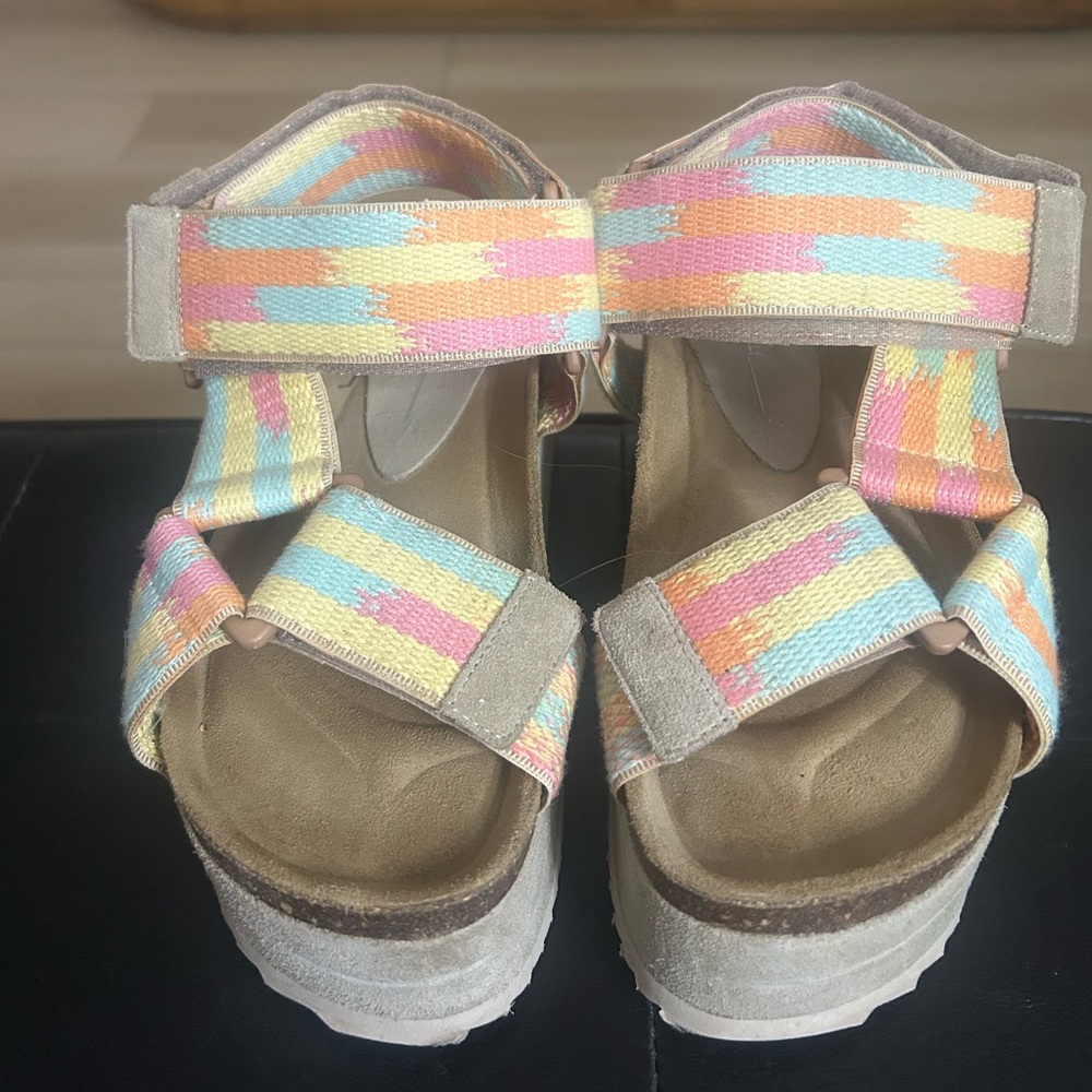 Trendy platform sandles